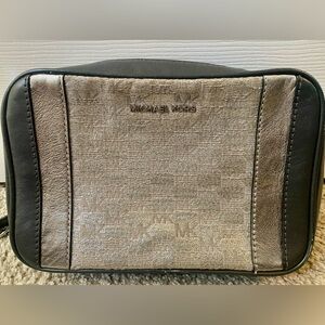 Micheal Kors crossbody bag